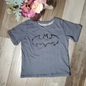 Batman Logo Gray and Black Toddler Boy Graphic Cuffed Sleeve T-Shirt Size 4T EUC